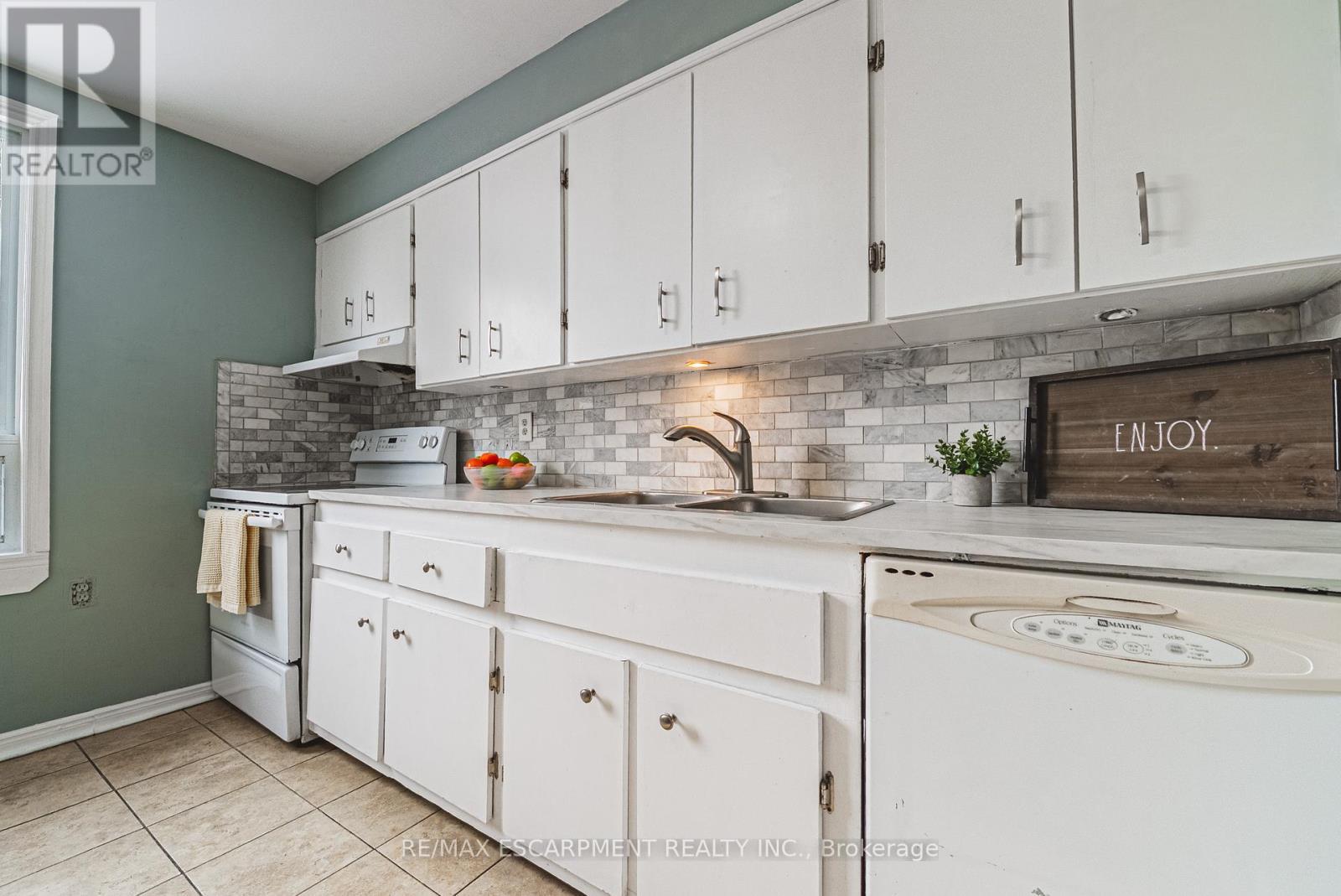 96 Case Street, Hamilton, ON - Indoor Photo Showing Kitchen With Double Sink