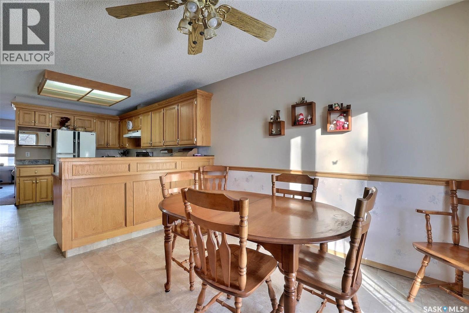 6302 Engel Drive, Regina, SK - Indoor Photo Showing Dining Room
