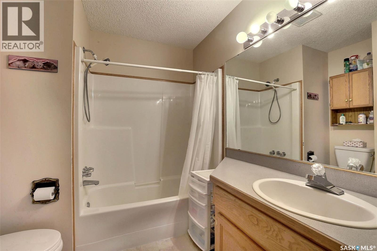 6302 Engel Drive, Regina, SK - Indoor Photo Showing Bathroom