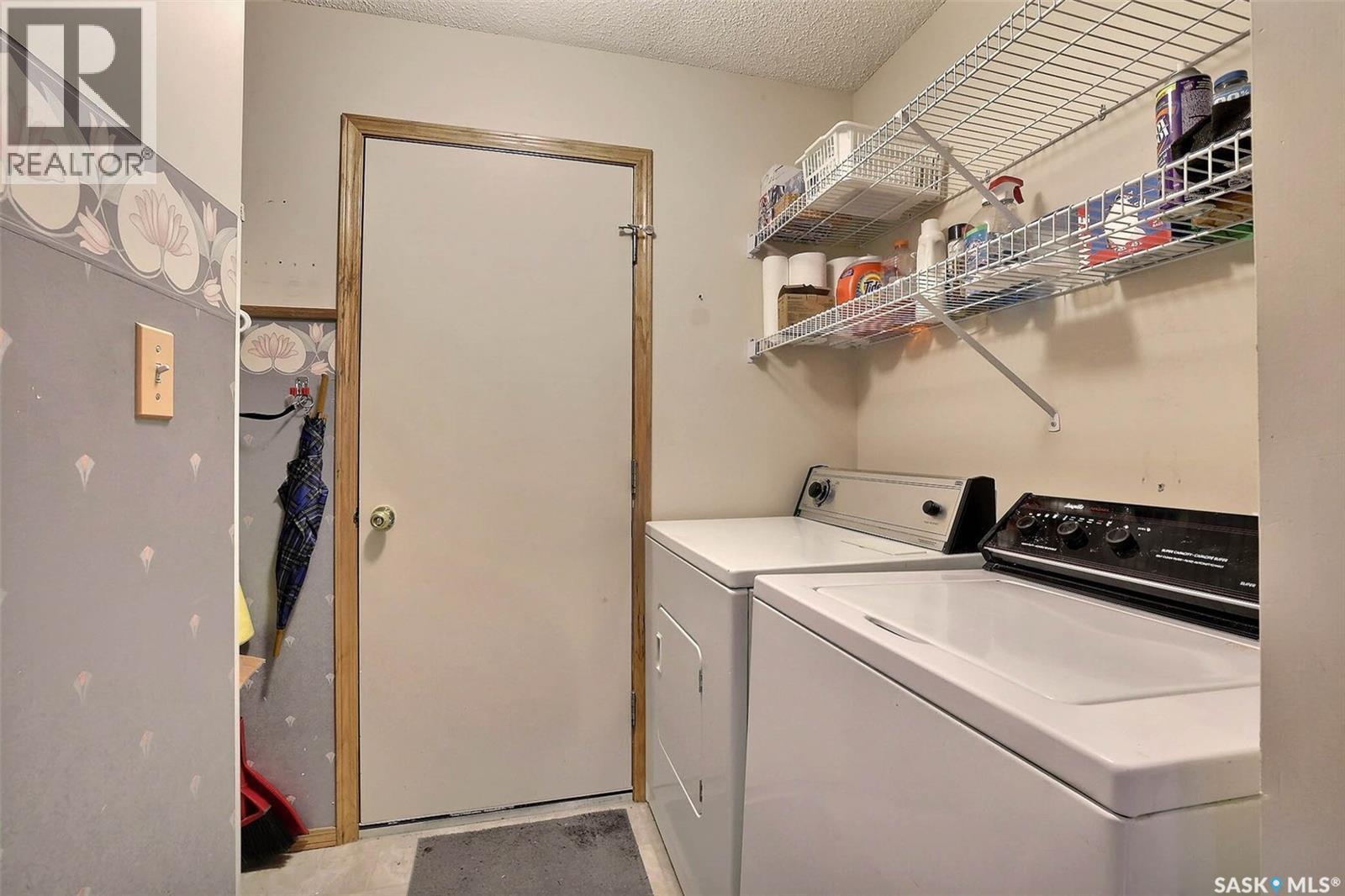 6302 Engel Drive, Regina, SK - Indoor Photo Showing Laundry Room