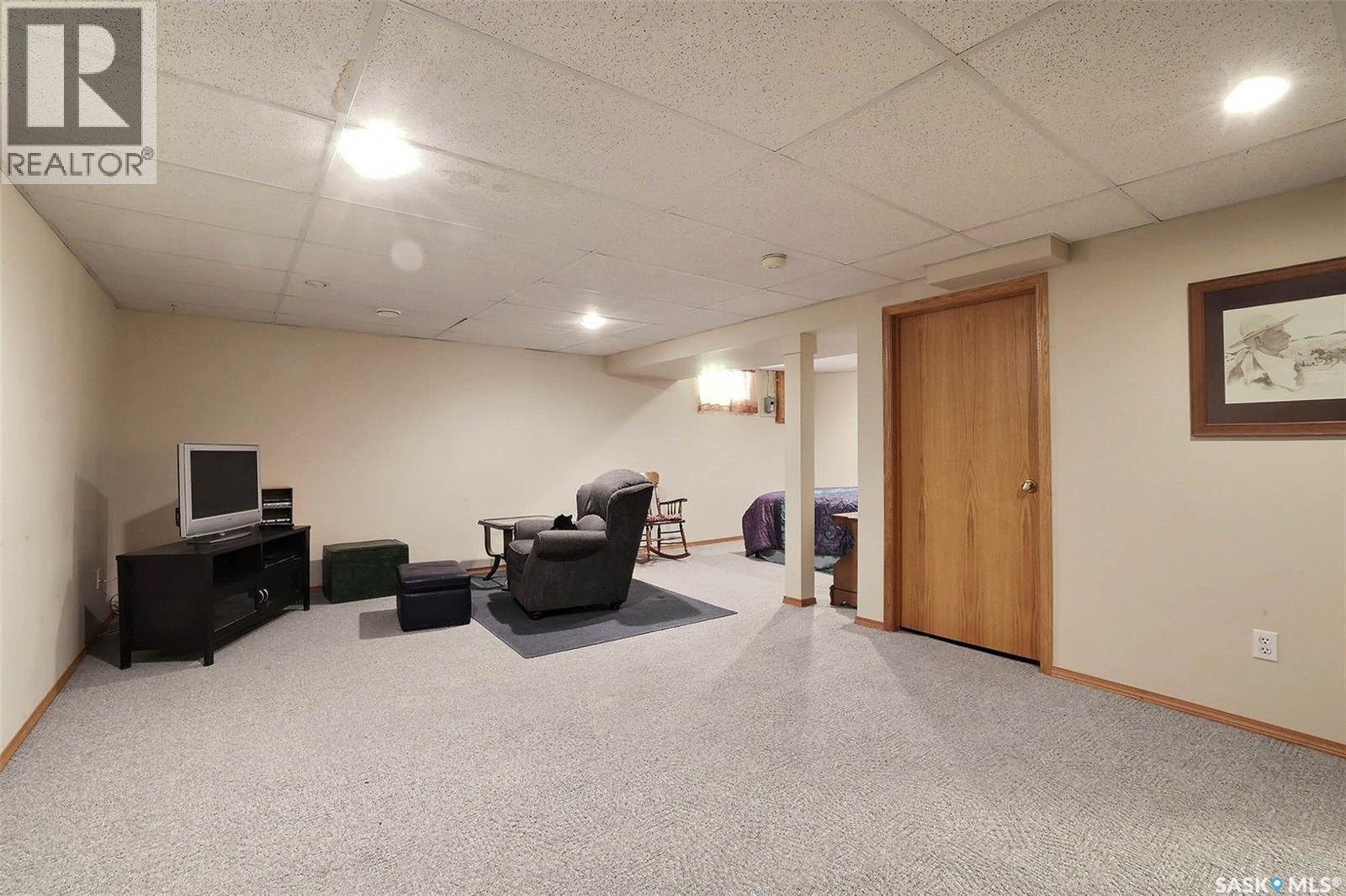 6302 Engel Drive, Regina, SK - Indoor