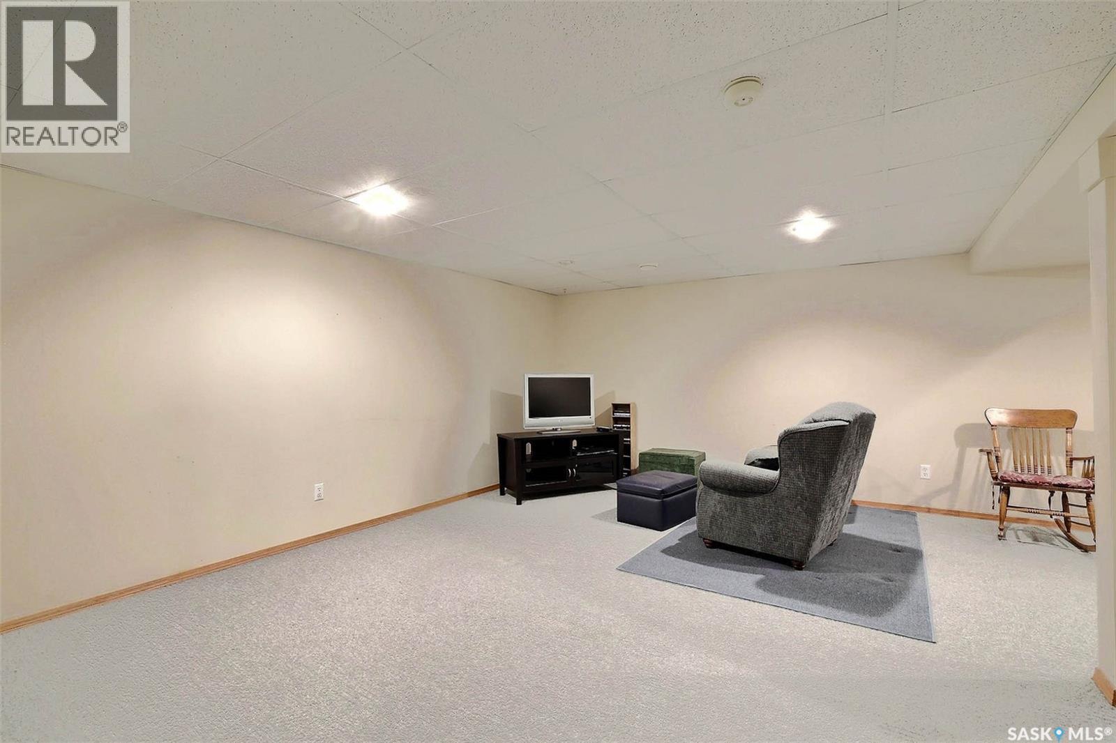 6302 Engel Drive, Regina, SK - Indoor