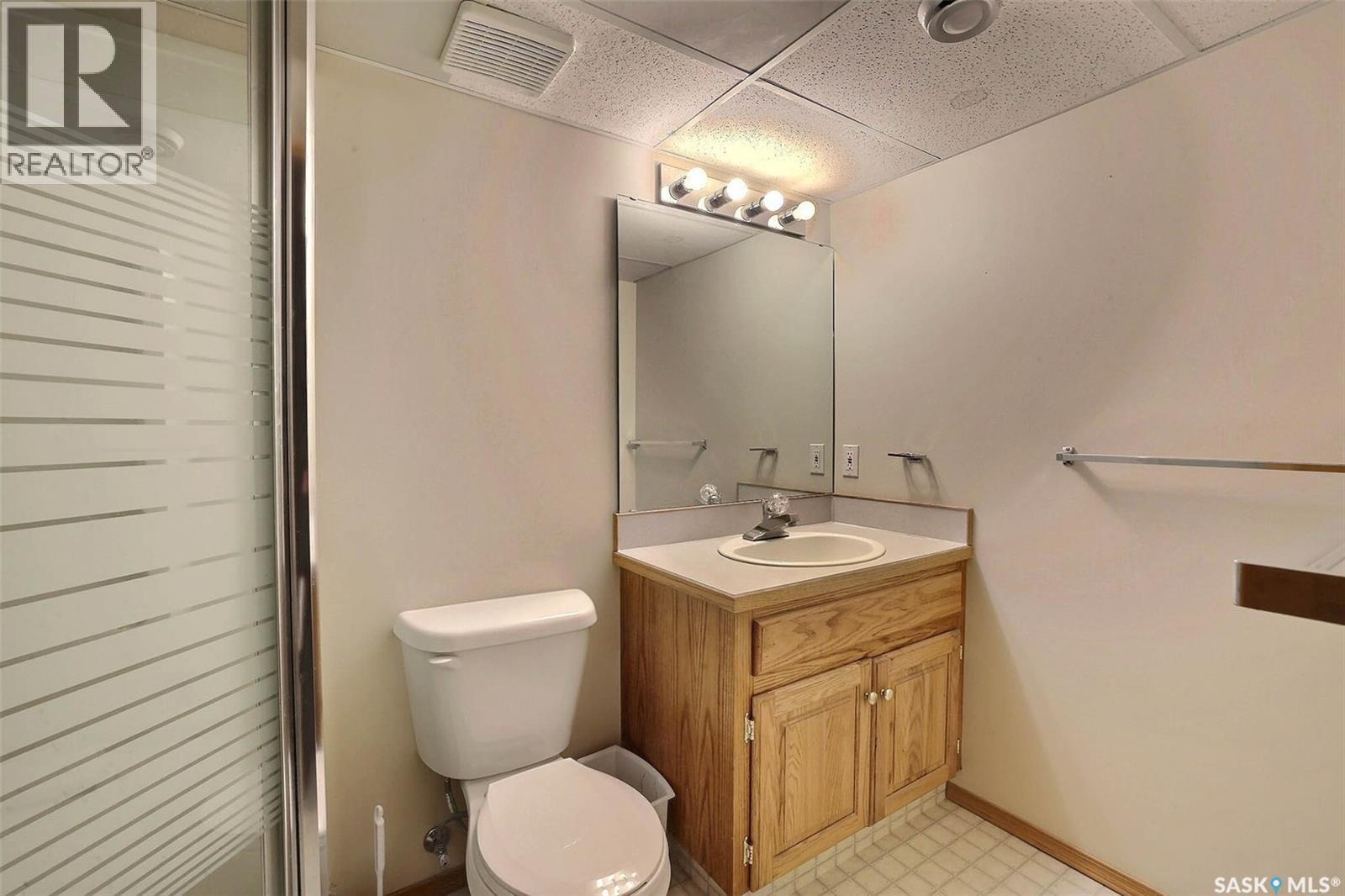 6302 Engel Drive, Regina, SK - Indoor Photo Showing Bathroom