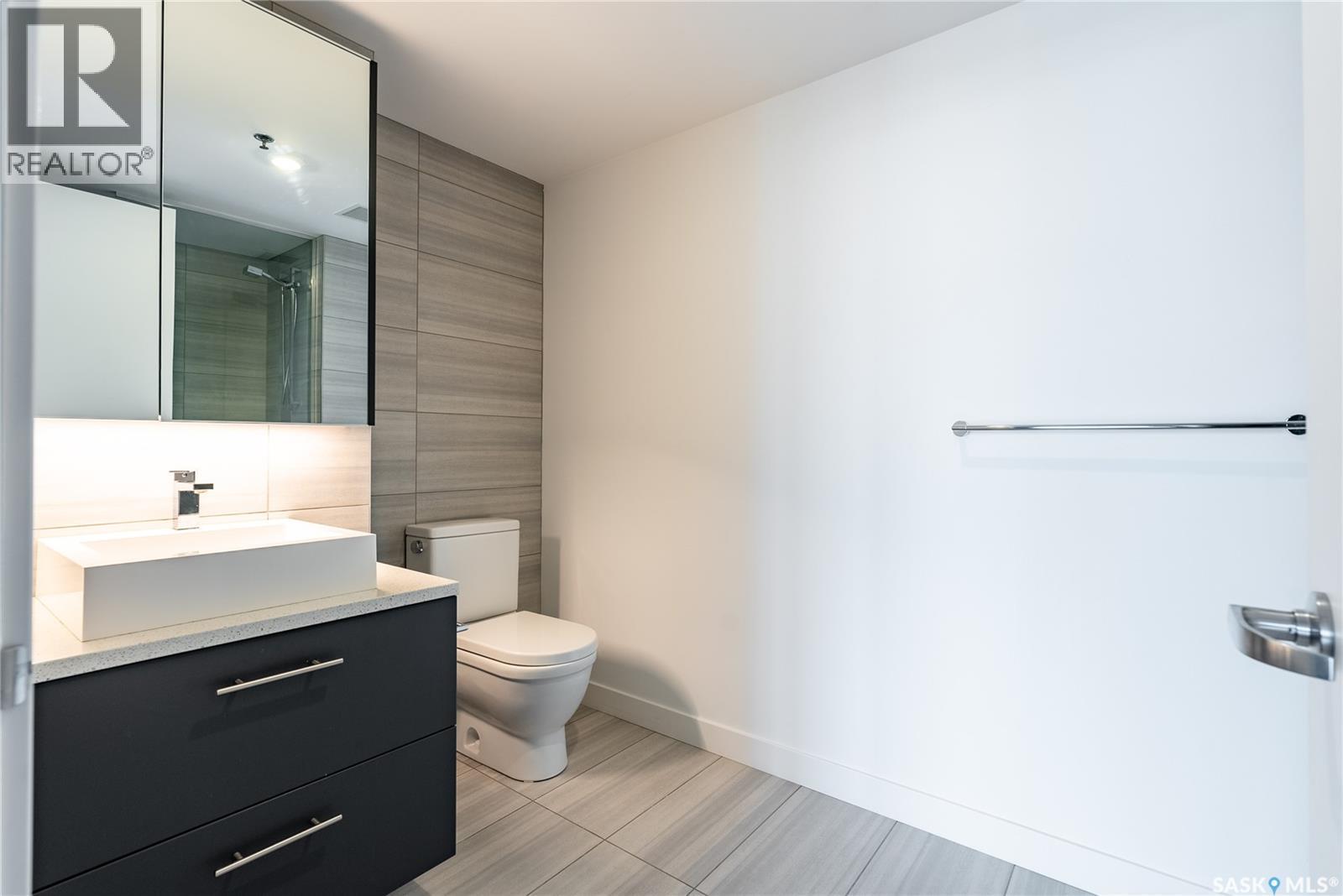 1302 490 2Nd Avenue S, Saskatoon, SK - Indoor Photo Showing Bathroom