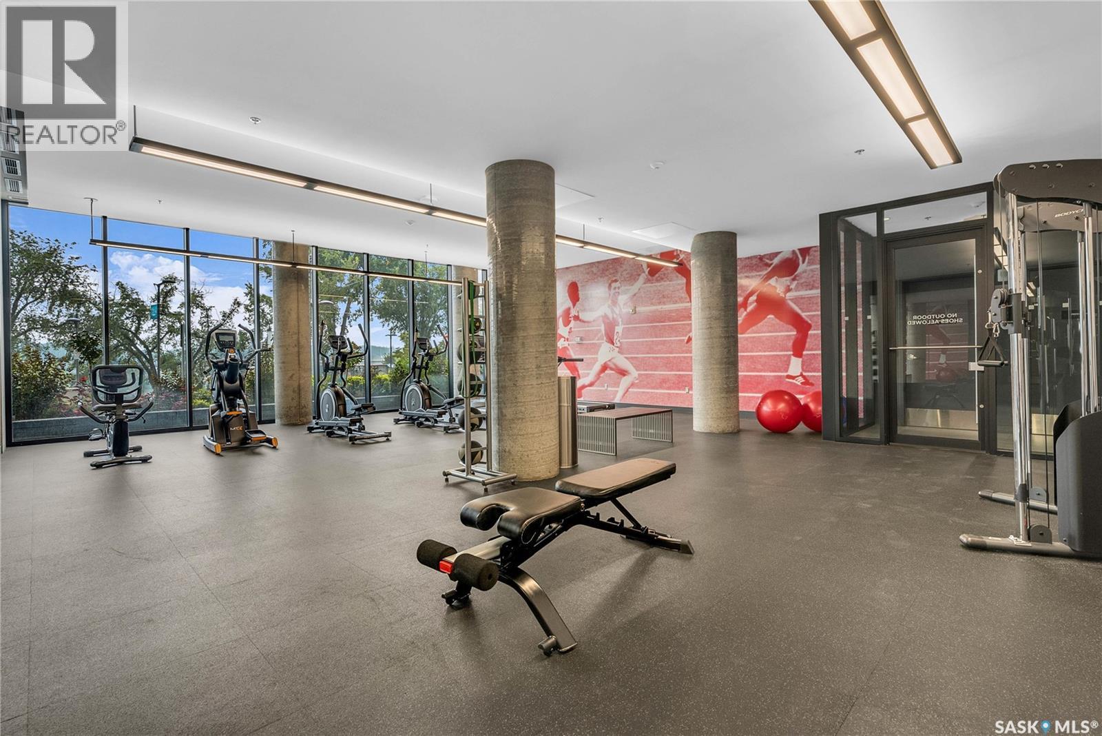 1302 490 2Nd Avenue S, Saskatoon, SK - Indoor Photo Showing Gym Room