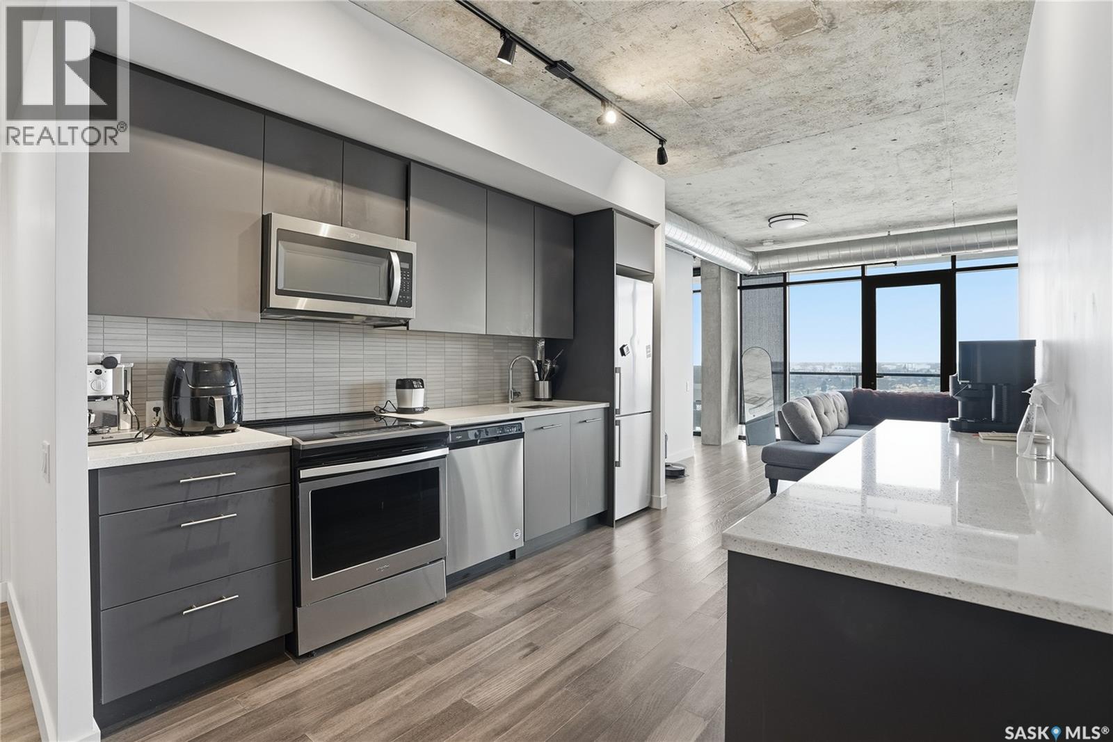 1302 490 2Nd Avenue S, Saskatoon, SK - Indoor Photo Showing Kitchen With Stainless Steel Kitchen With Upgraded Kitchen