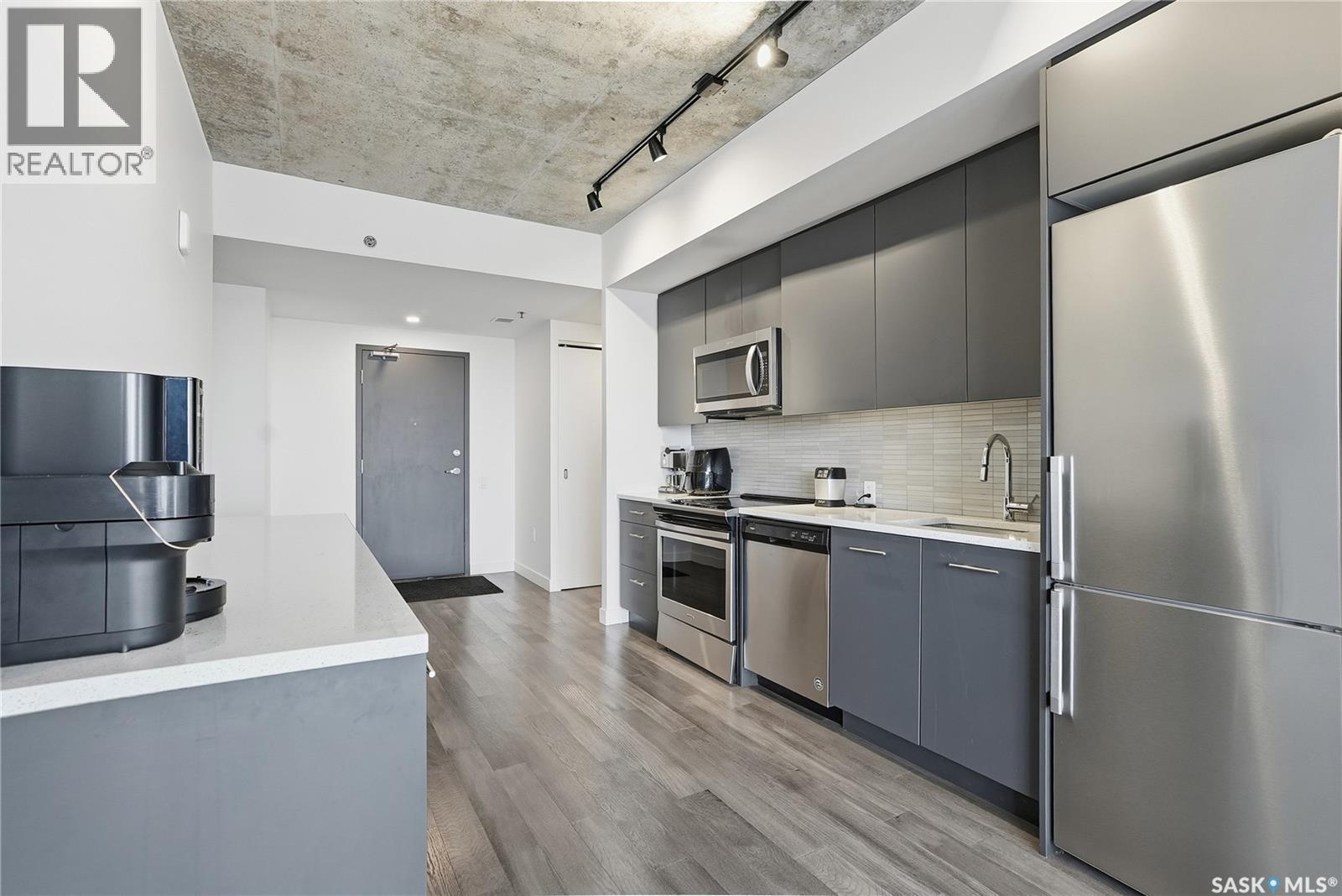 1302 490 2Nd Avenue S, Saskatoon, SK - Indoor Photo Showing Kitchen With Stainless Steel Kitchen With Upgraded Kitchen