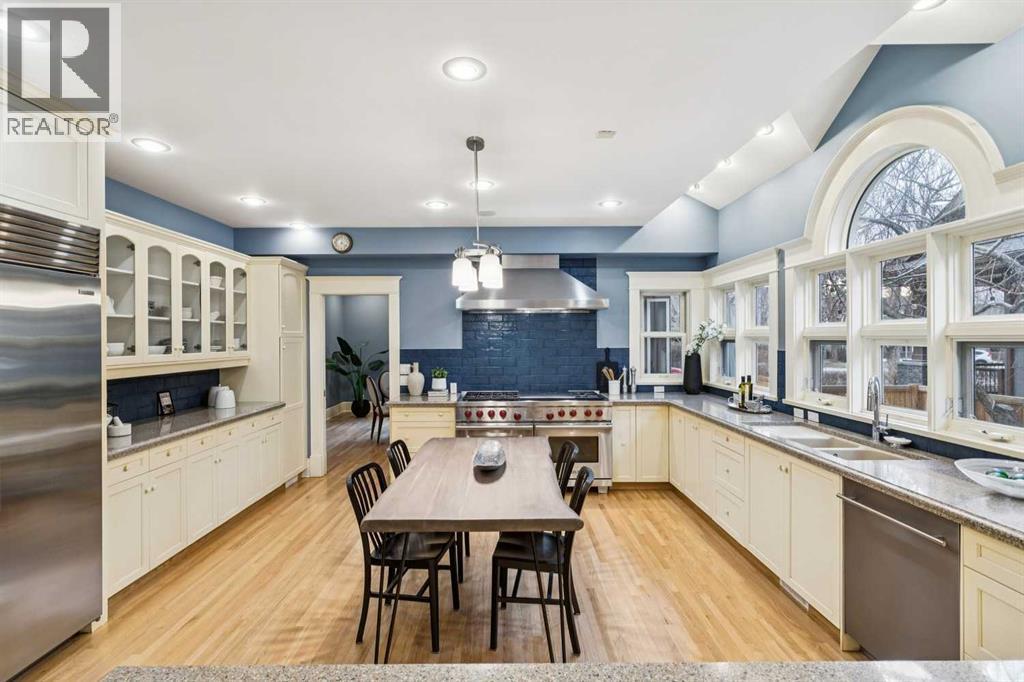 3019 6 Street Sw, Calgary, AB - Indoor Photo Showing Kitchen With Double Sink With Upgraded Kitchen