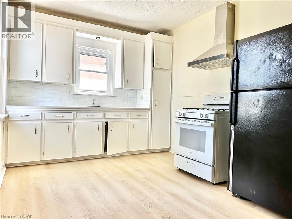 213 Rosewood Road, Hamilton, ON - Indoor Photo Showing Kitchen