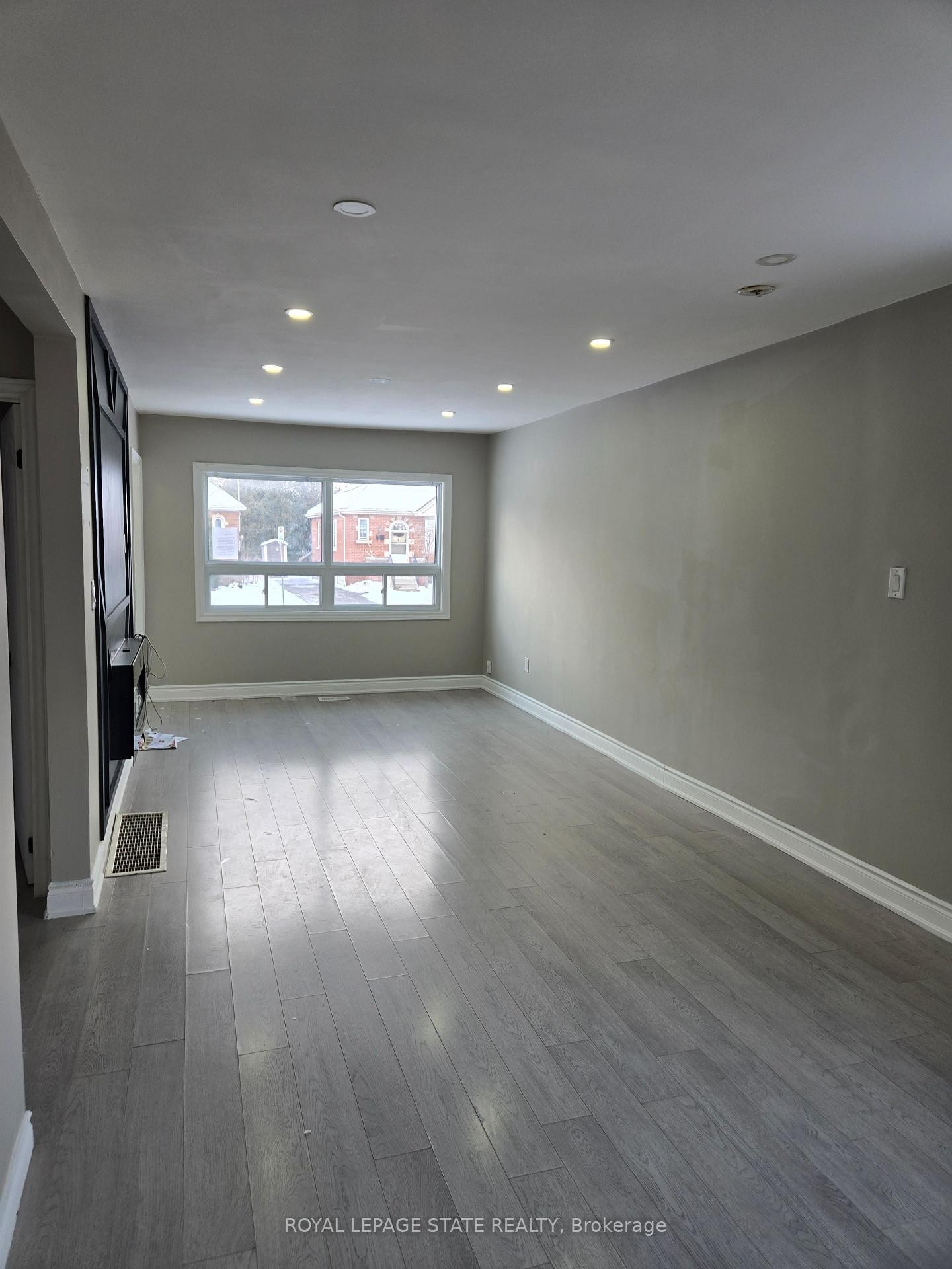 91 Barons Avenue S, Hamilton, ON - Indoor Photo Showing Other Room
