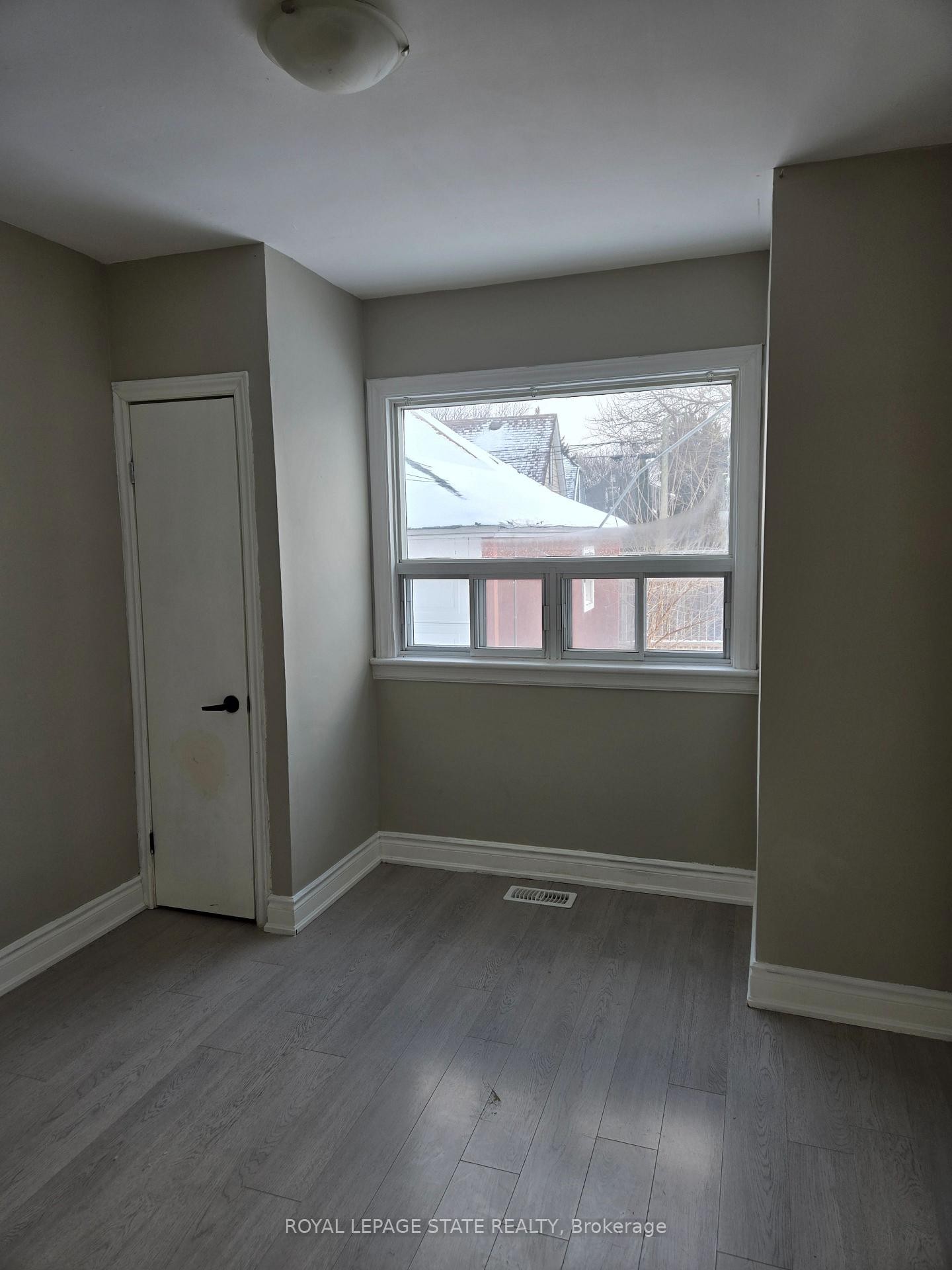 91 Barons Avenue S, Hamilton, ON - Indoor Photo Showing Other Room