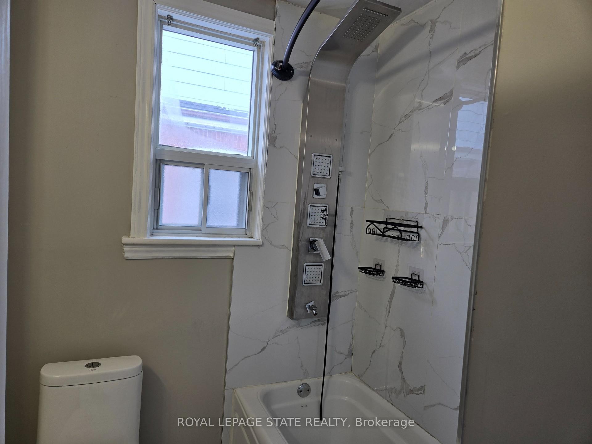 91 Barons Avenue S, Hamilton, ON - Indoor Photo Showing Bathroom