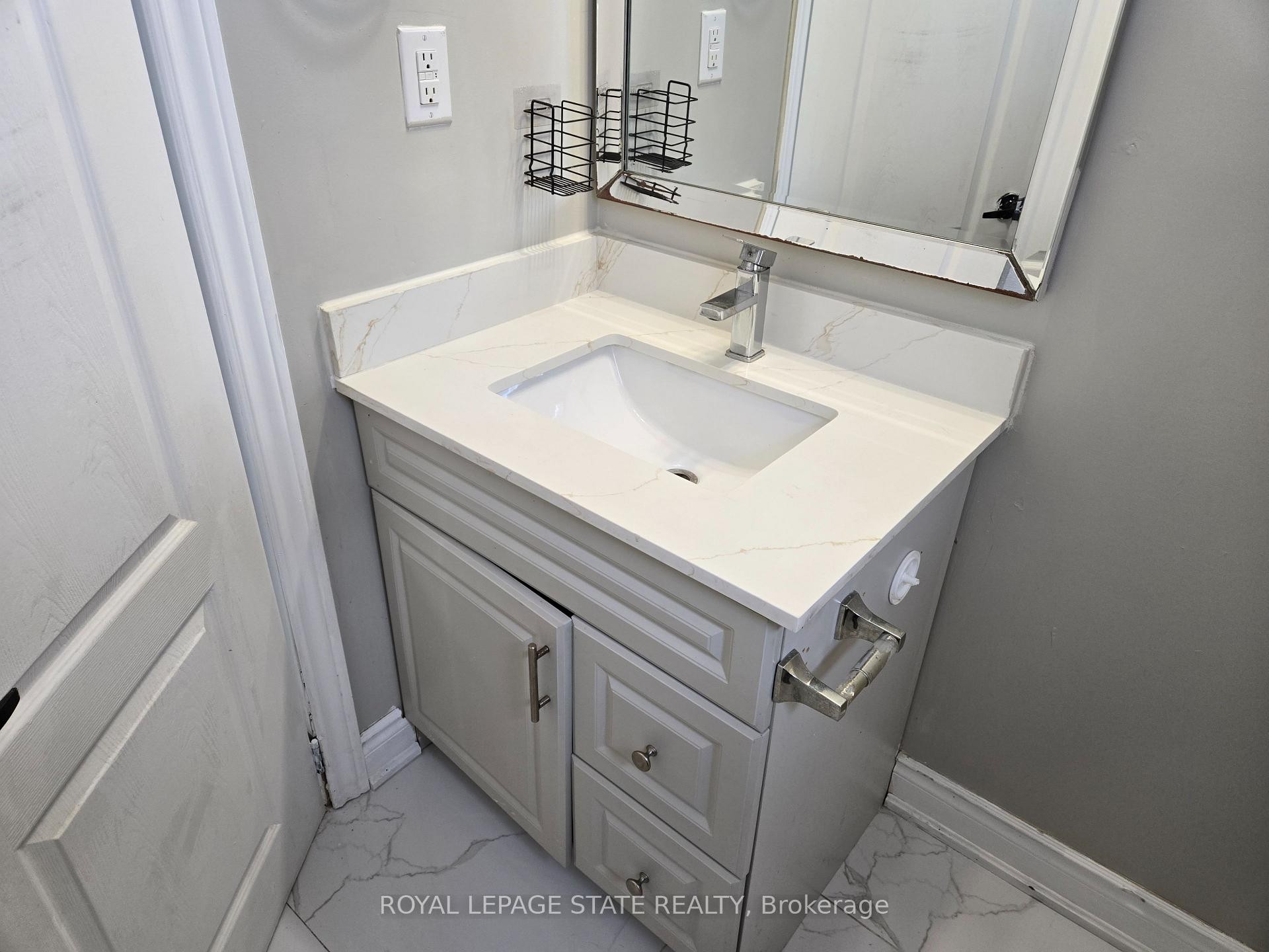 91 Barons Avenue S, Hamilton, ON - Indoor Photo Showing Bathroom