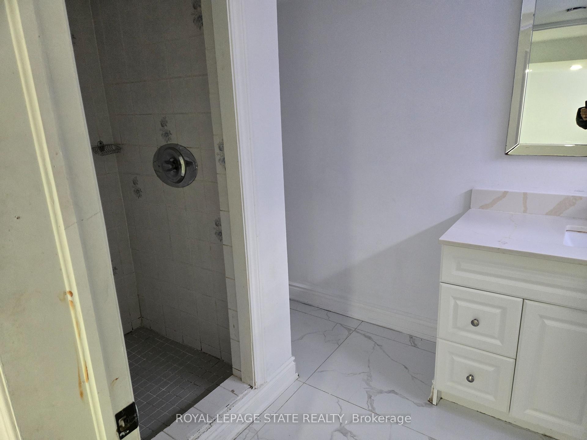 91 Barons Avenue S, Hamilton, ON - Indoor Photo Showing Bathroom