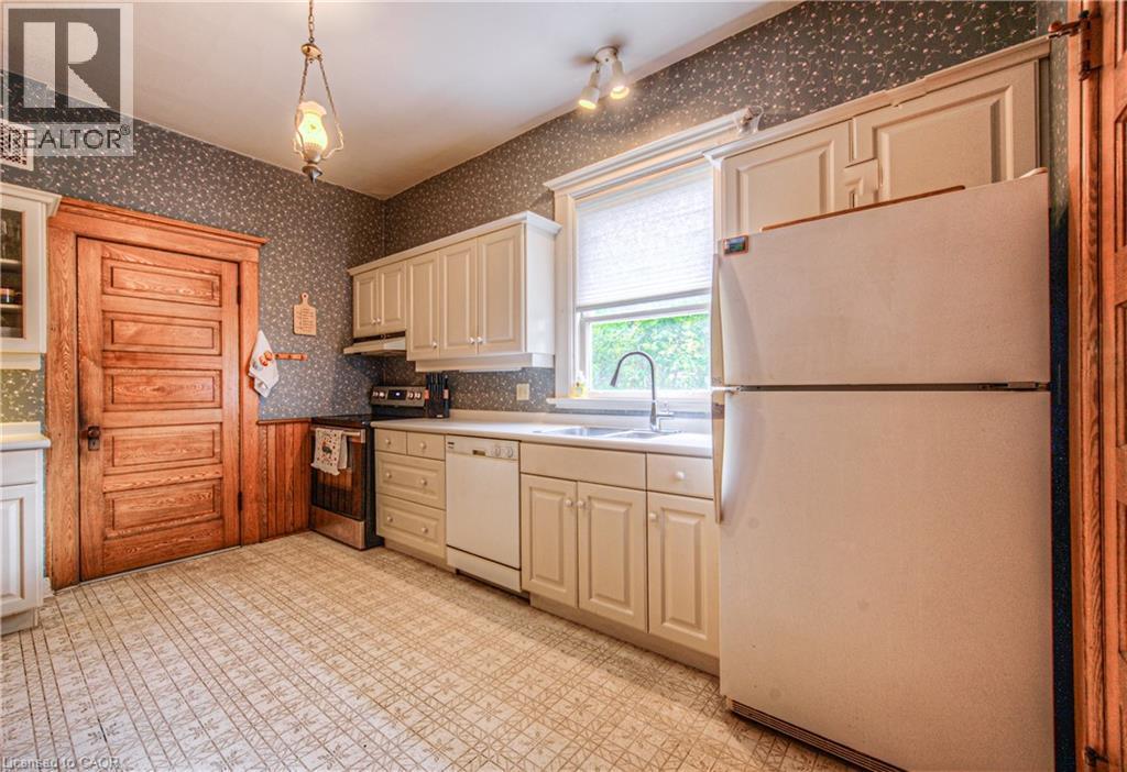543 Queenston Road, Cambridge, ON - Indoor Photo Showing Kitchen