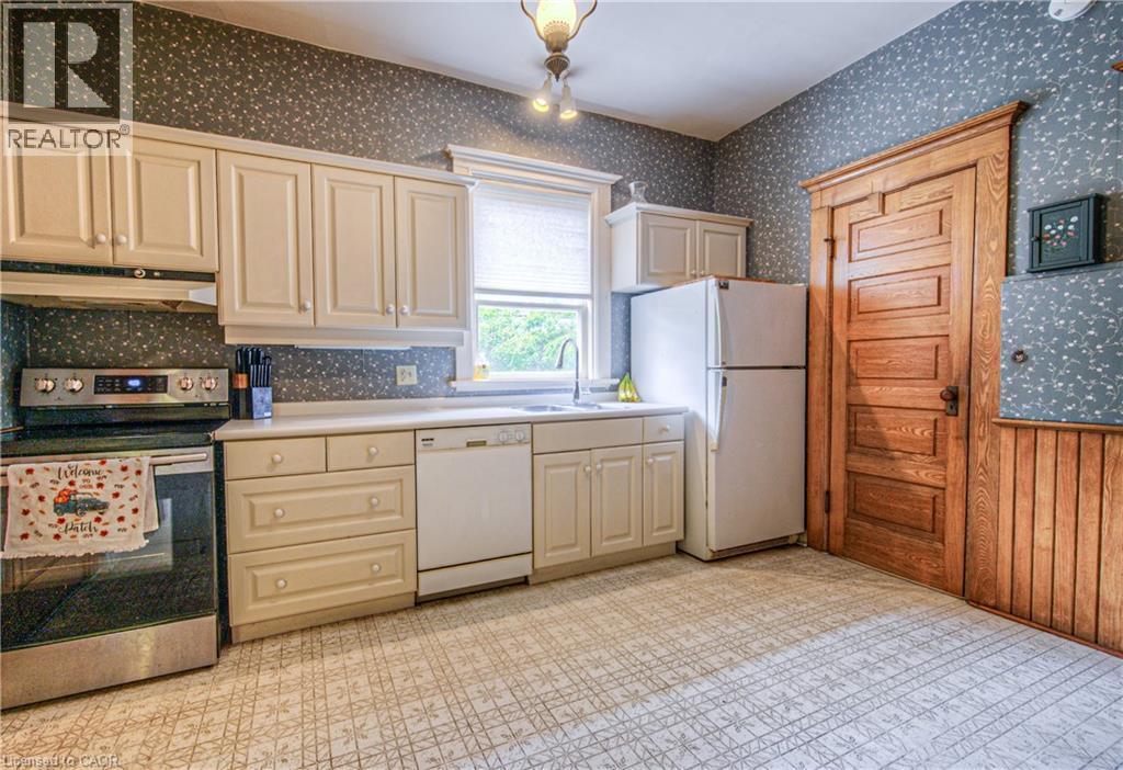 543 Queenston Road, Cambridge, ON - Indoor Photo Showing Kitchen