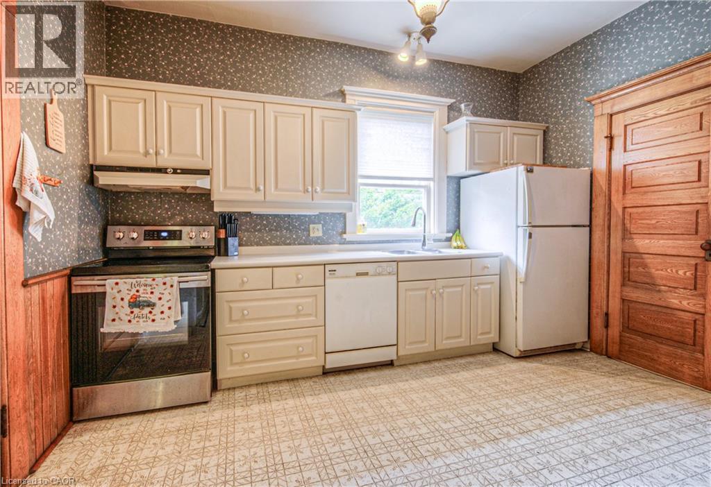 543 Queenston Road, Cambridge, ON - Indoor Photo Showing Kitchen