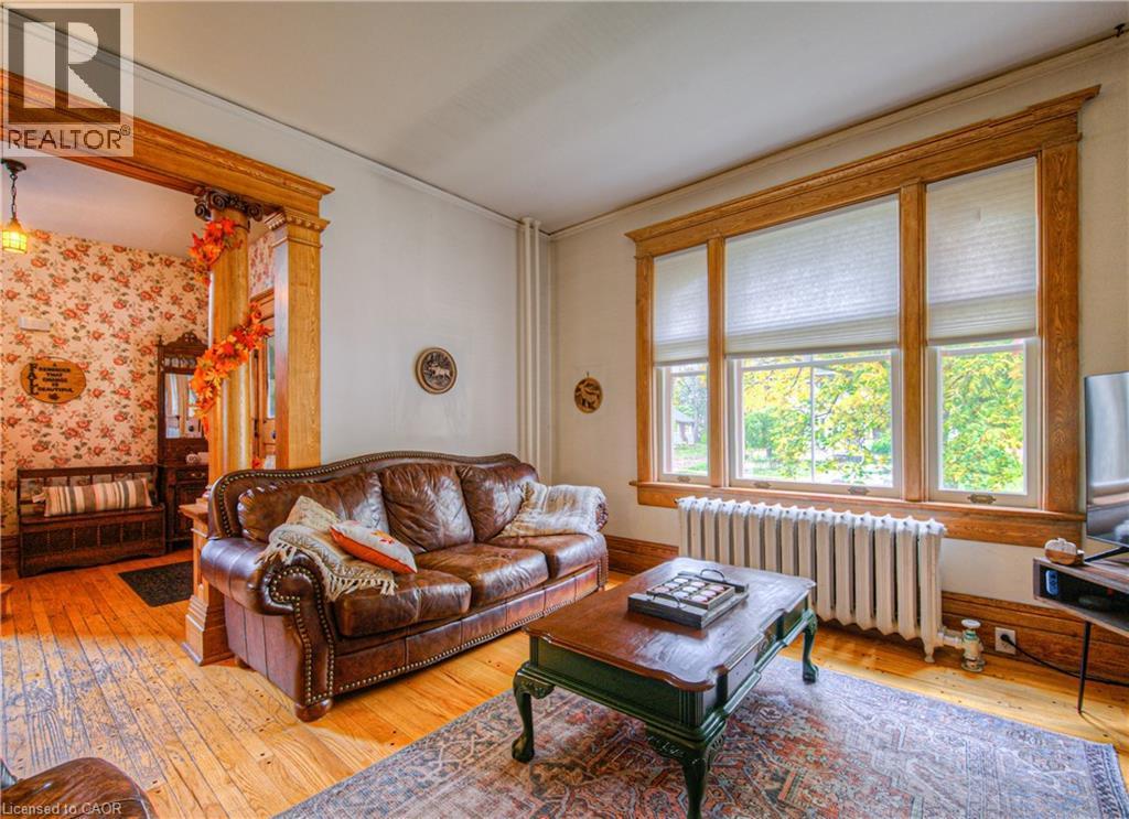 543 Queenston Road, Cambridge, ON - Indoor Photo Showing Living Room