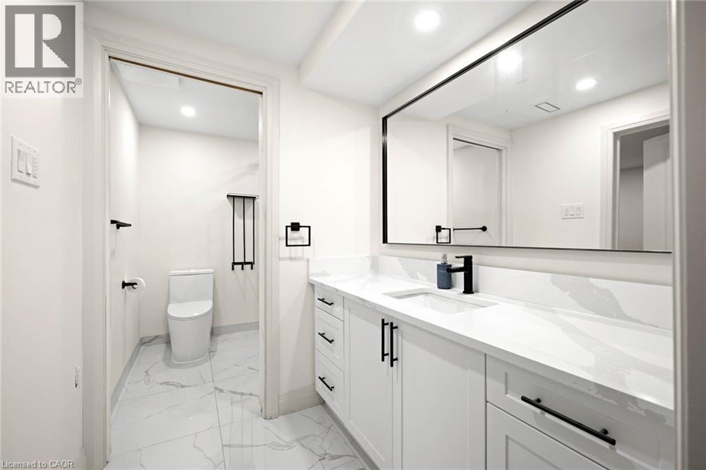 695 Robert Ferrie Drive Unit# Lower, Kitchener, ON - Indoor Photo Showing Bathroom