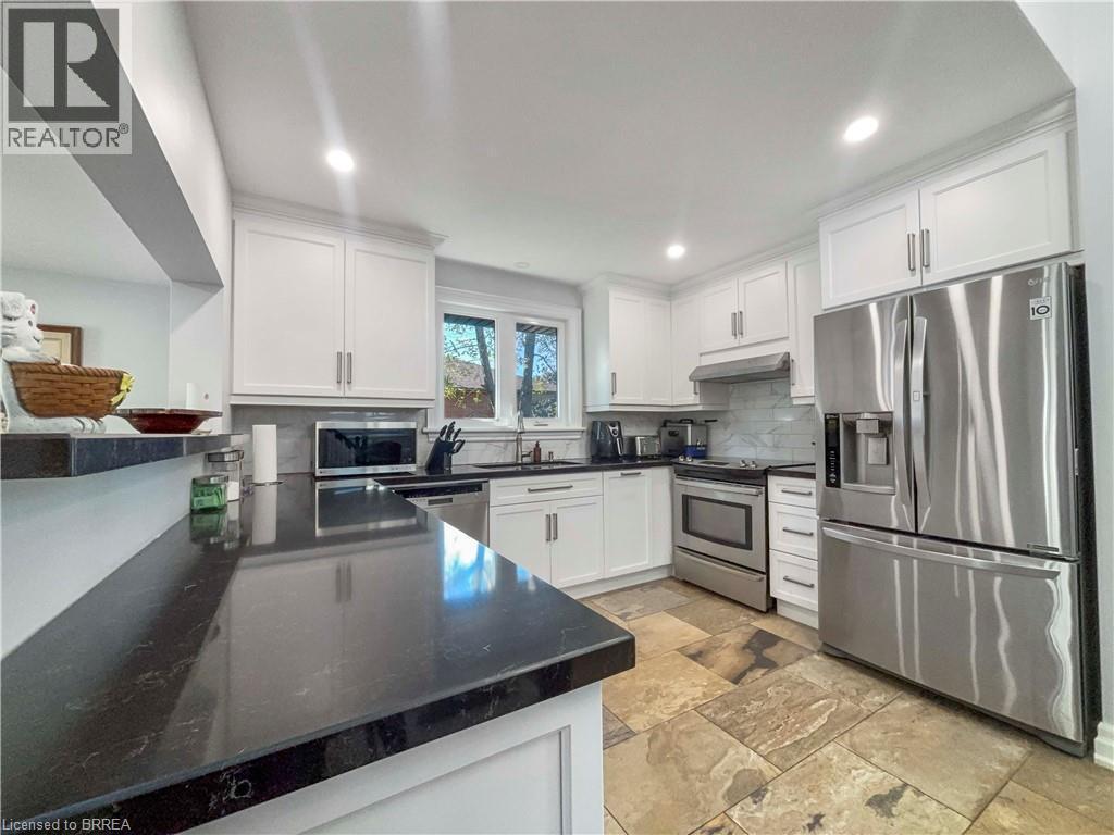 701 Upper Paradise Road, Hamilton, ON - Indoor Photo Showing Kitchen