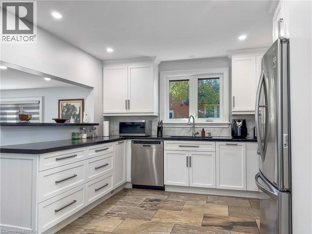 701 Upper Paradise Road, Hamilton, ON - Indoor Photo Showing Kitchen