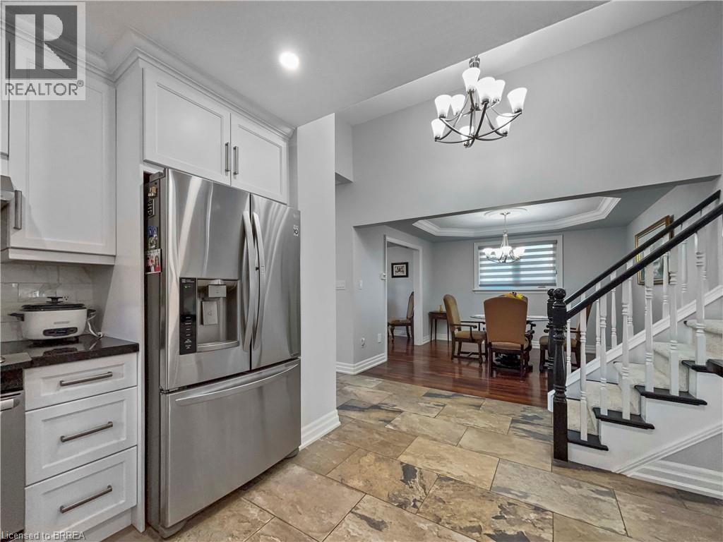 701 Upper Paradise Road, Hamilton, ON - Indoor Photo Showing Kitchen