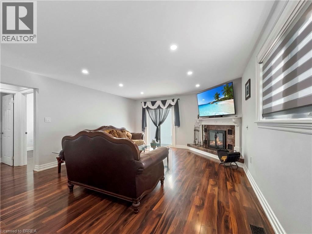 701 Upper Paradise Road, Hamilton, ON - Indoor With Fireplace