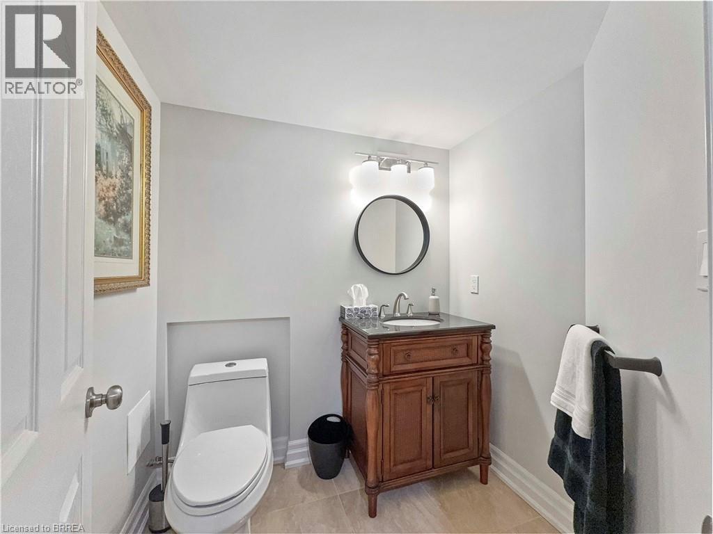 701 Upper Paradise Road, Hamilton, ON - Indoor Photo Showing Bathroom