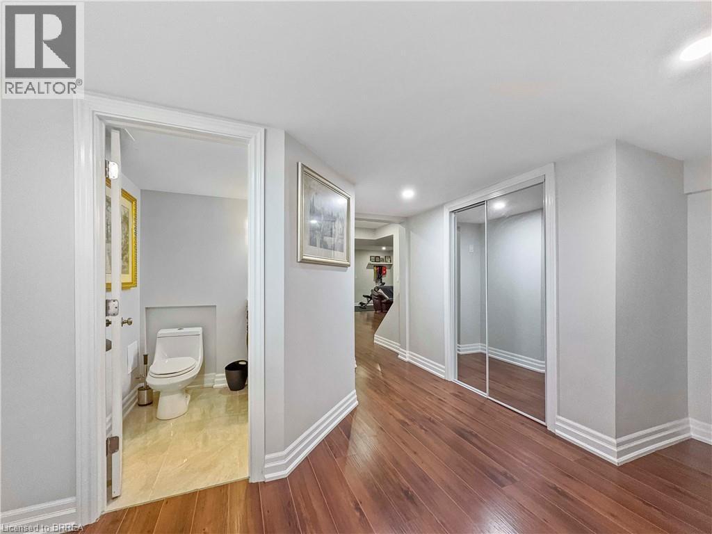 701 Upper Paradise Road, Hamilton, ON - Indoor