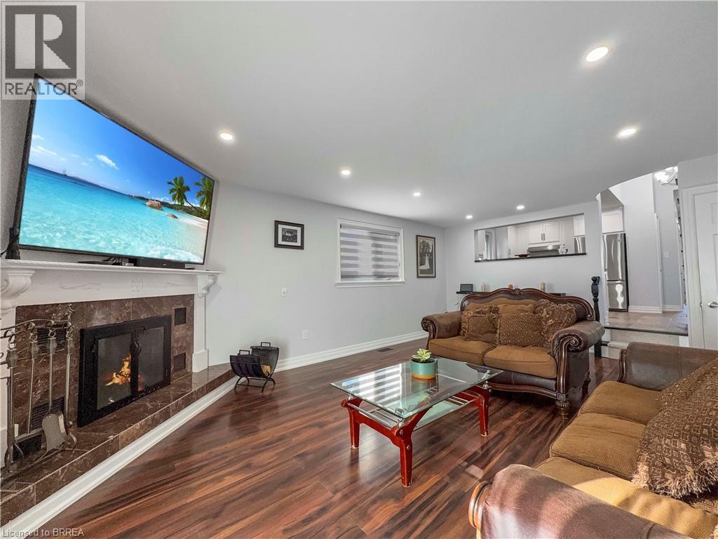 701 Upper Paradise Road, Hamilton, ON - Indoor Photo Showing Living Room With Fireplace