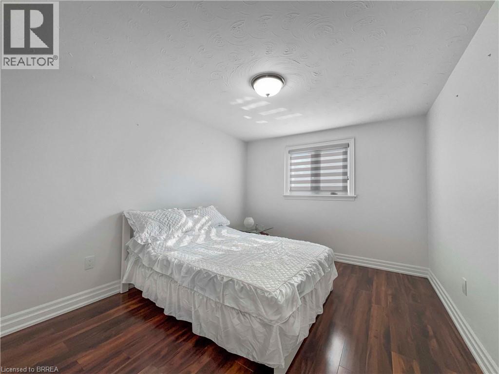 701 Upper Paradise Road, Hamilton, ON - Indoor Photo Showing Bedroom