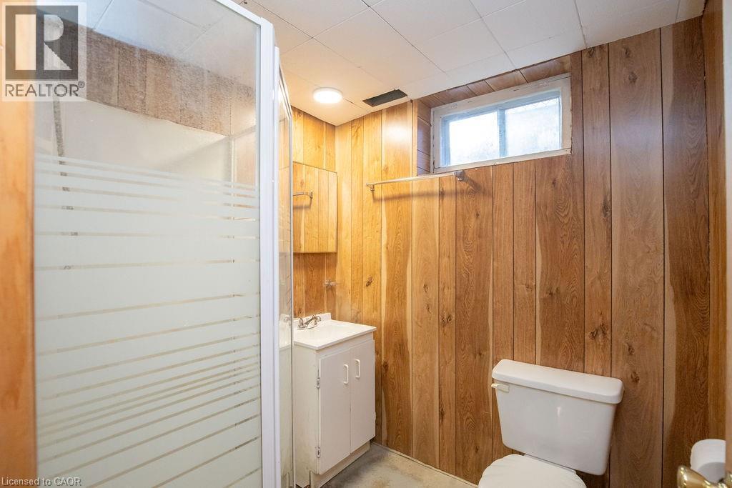 313 Barton Street W, Hamilton, ON - Indoor Photo Showing Bathroom
