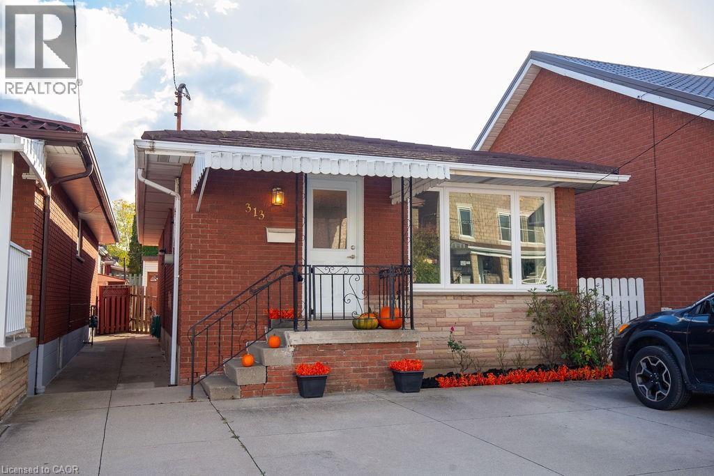 313 Barton Street W, Hamilton, ON - Outdoor With Exterior