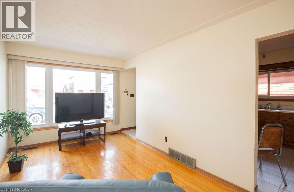 313 Barton Street W, Hamilton, ON - Indoor