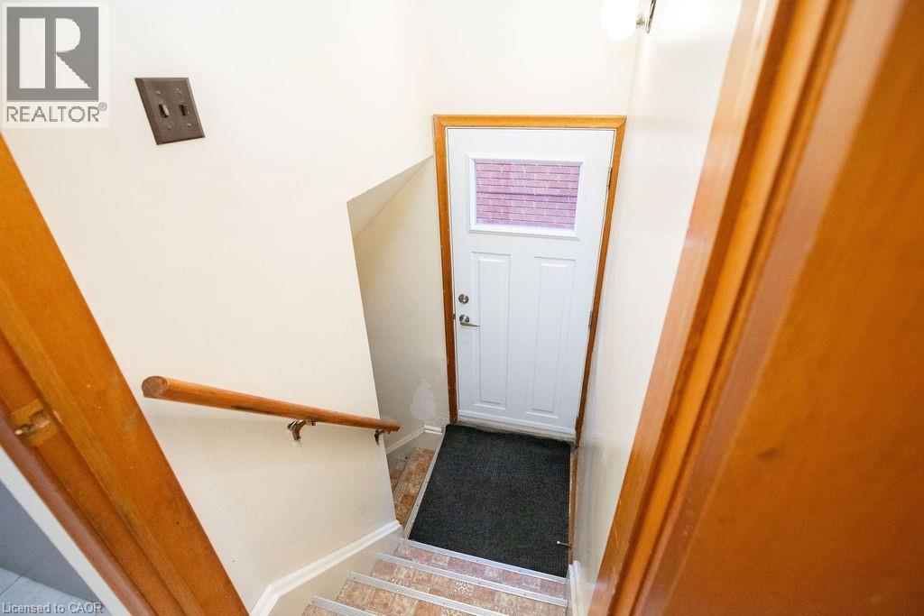 313 Barton Street W, Hamilton, ON - Indoor Photo Showing Other Room