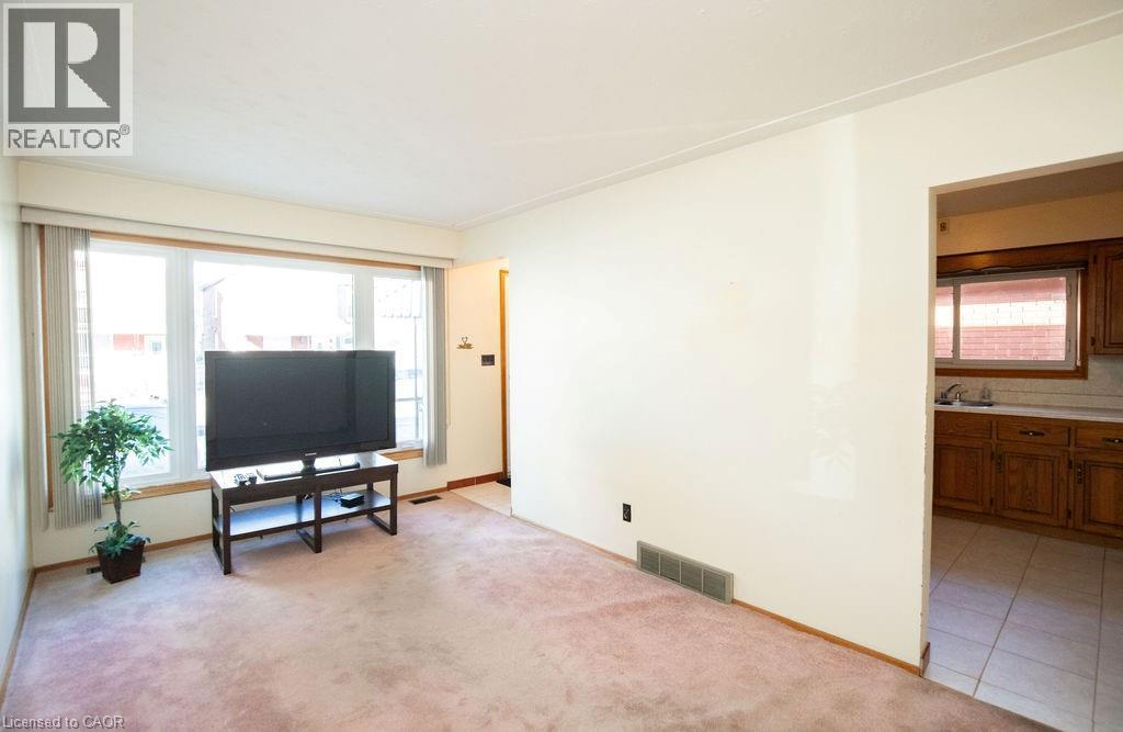 313 Barton Street W, Hamilton, ON - Indoor