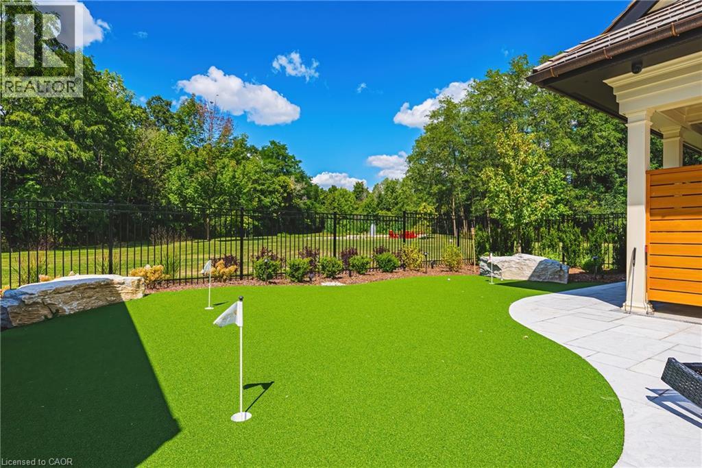Putting Green - 597 Old York Road, Burlington, ON - Outdoor