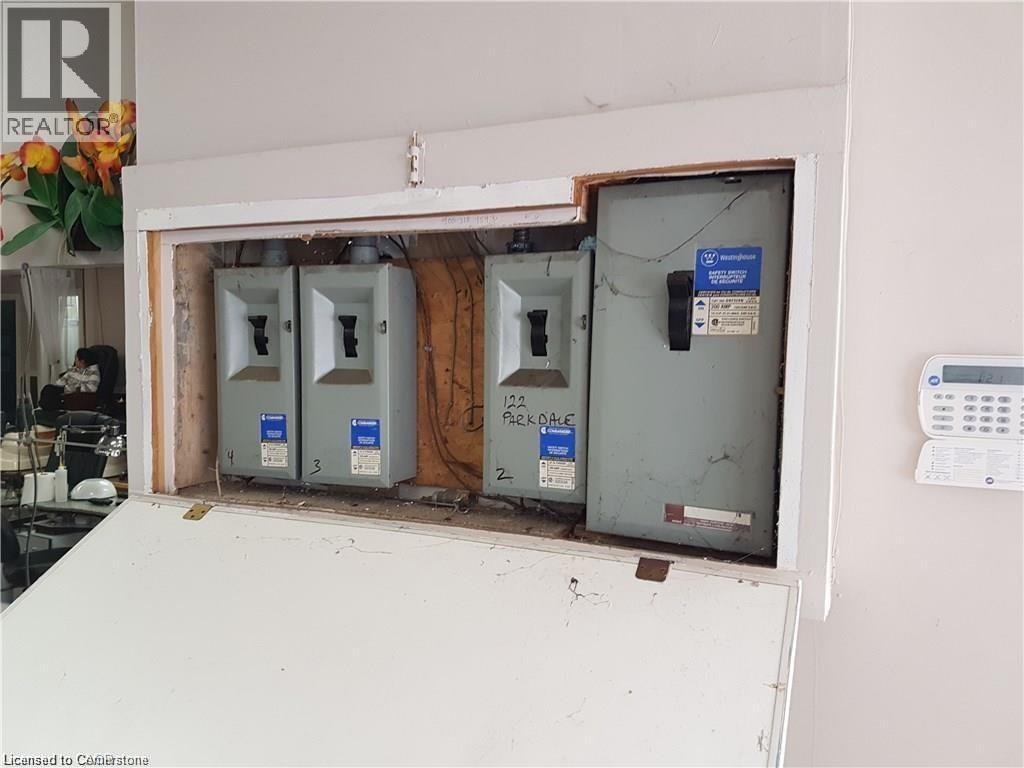 4 electrical shut offs - 120 Parkdale Avenue N, Hamilton, ON - Photo Showing Other Room