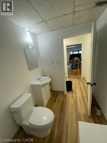 120 Parkdale Avenue N, Hamilton, ON - Indoor Photo Showing Bathroom