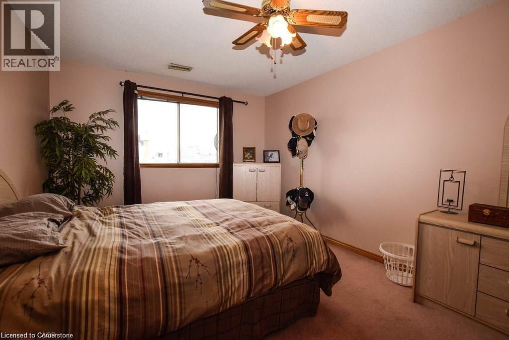 120 Parkdale Avenue N, Hamilton, ON - Indoor Photo Showing Bedroom