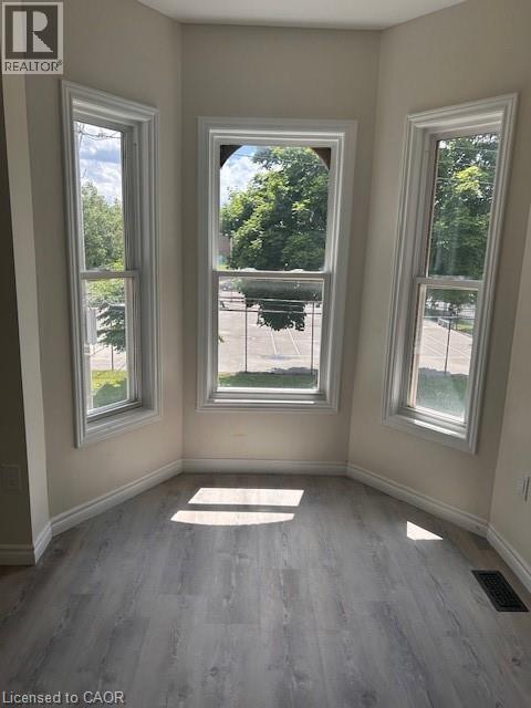33-35 E Wood Street E, Hamilton, ON - Indoor Photo Showing Other Room
