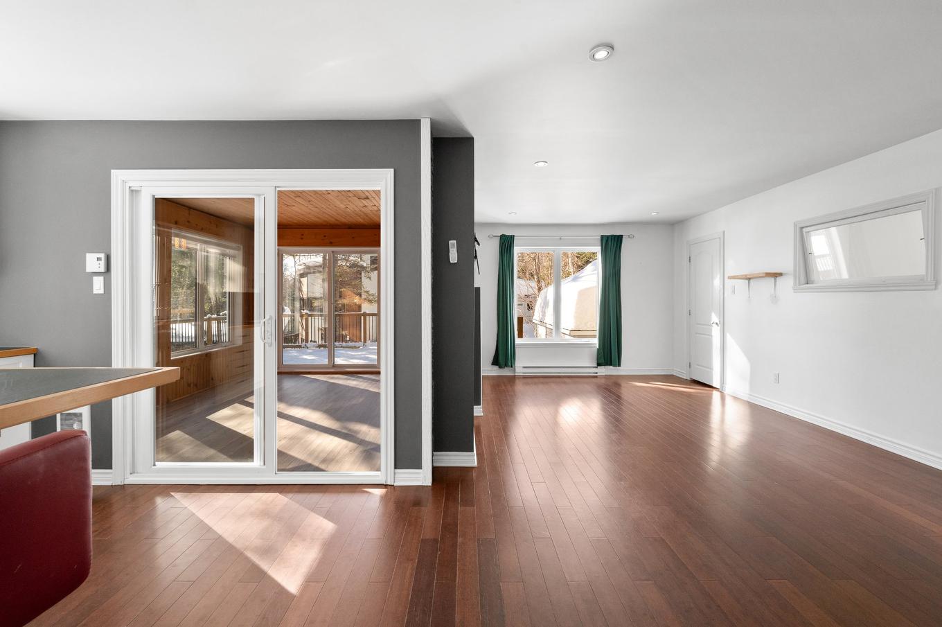 Living room - 750 Rue De Plaisance, Sainte-Adèle, QC - Indoor Photo Showing Other Room