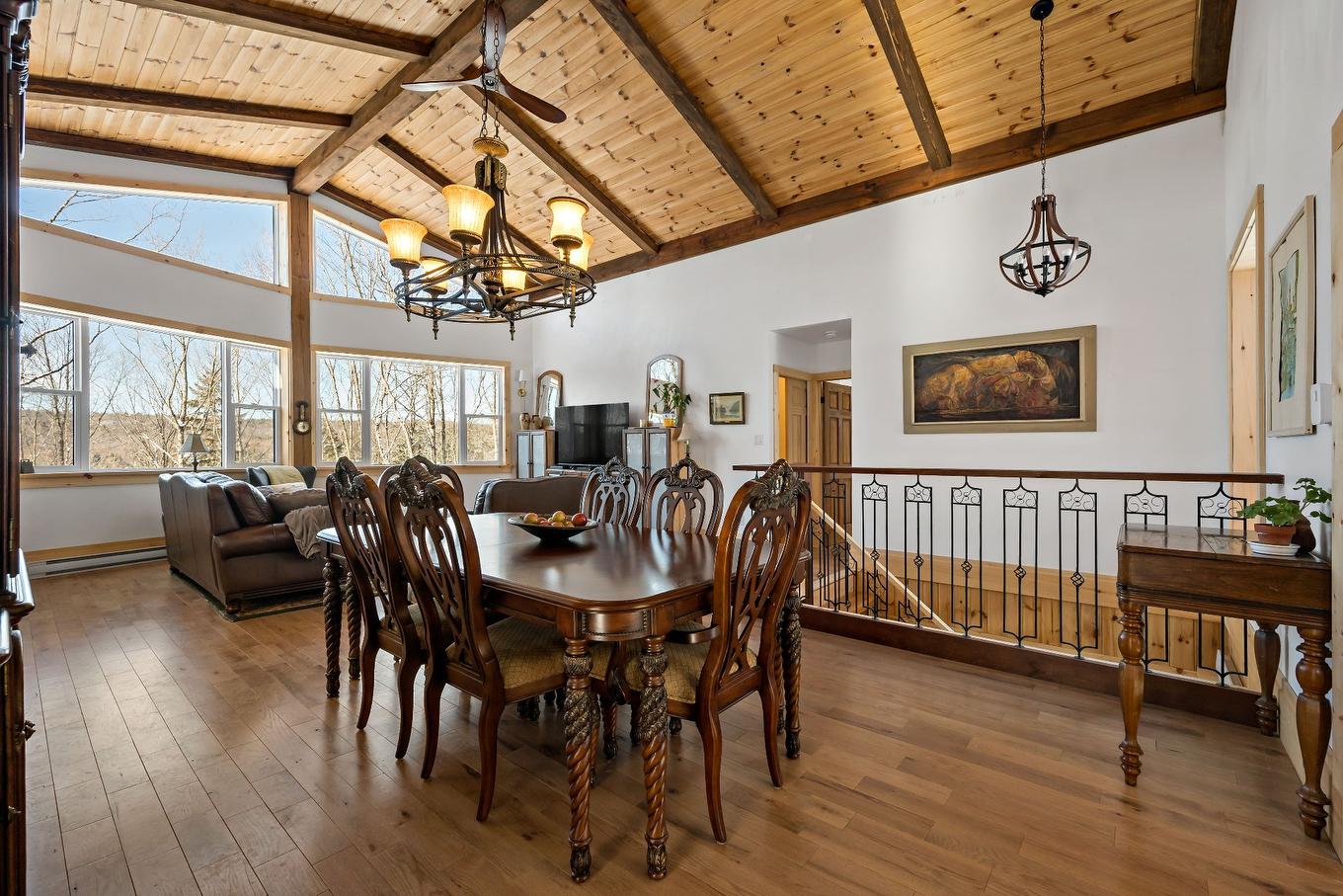 Living room - 146 Ch. George-Renteln, Labelle, QC - Indoor Photo Showing Dining Room
