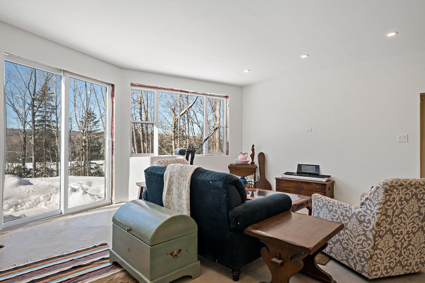 Family room - 146 Ch. George-Renteln, Labelle, QC - Indoor Photo Showing Living Room