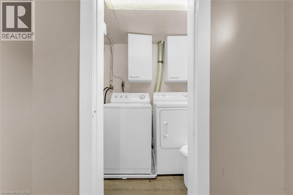 62 Bond Street, Kitchener, ON - Indoor Photo Showing Laundry Room