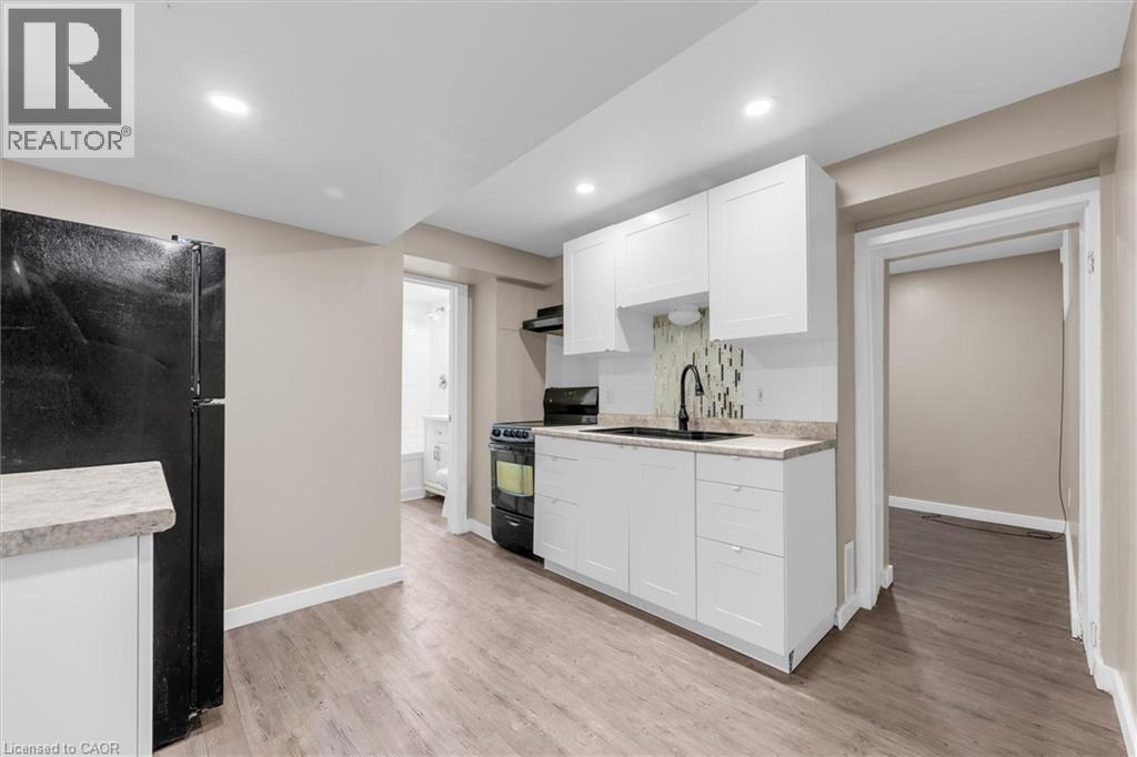 62 Bond Street, Kitchener, ON - Indoor Photo Showing Kitchen