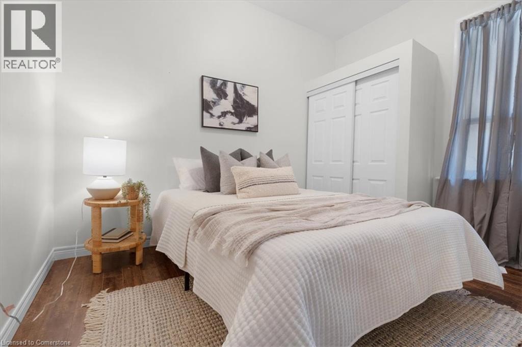 263 Mary Street, Hamilton, ON - Indoor Photo Showing Bedroom