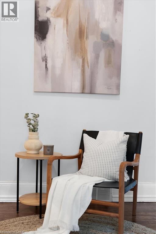 263 Mary Street, Hamilton, ON - Indoor Photo Showing Bedroom