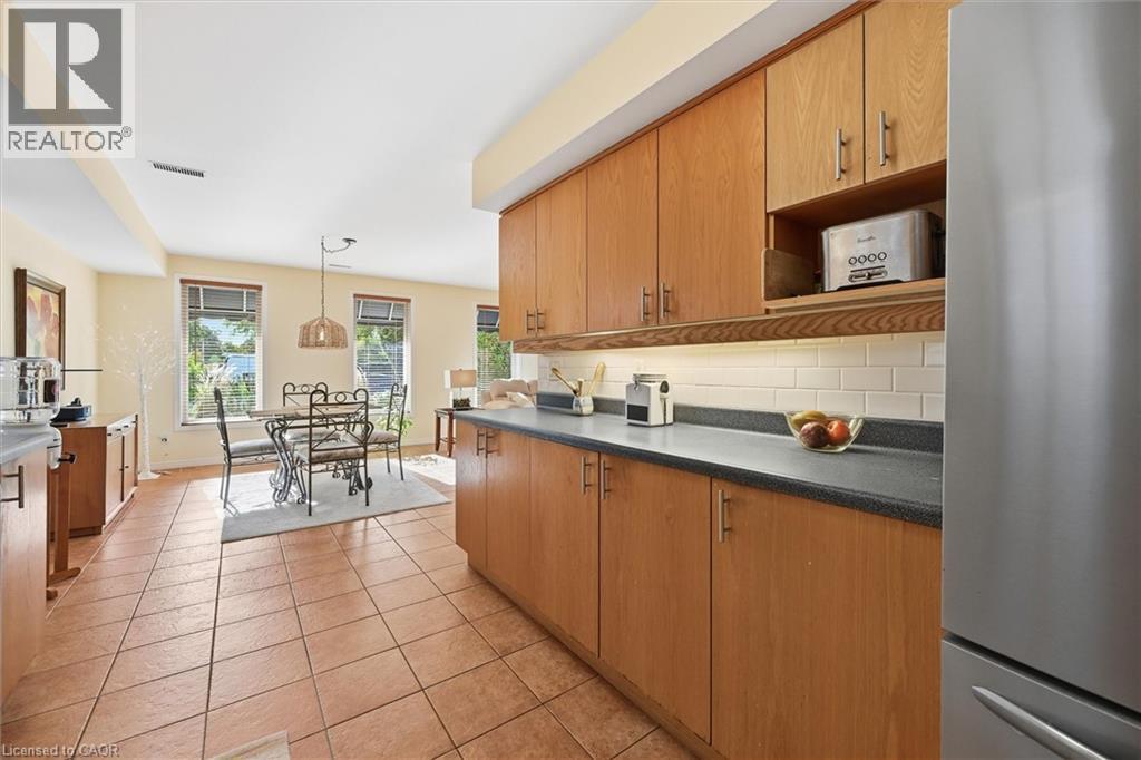 21 Arden Avenue, Hamilton, ON - Indoor Photo Showing Kitchen
