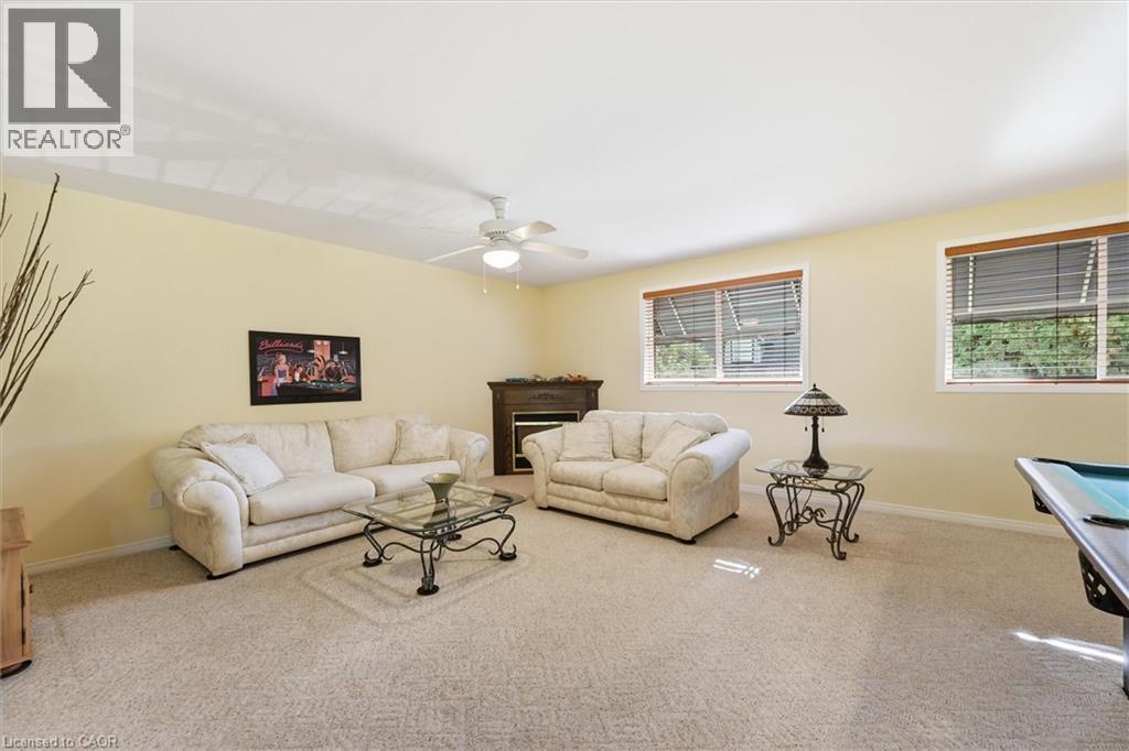 21 Arden Avenue, Hamilton, ON - Indoor Photo Showing Living Room